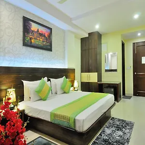 Отель Sky Rich International - 05 Mins From Karol Bagh Metro Station
